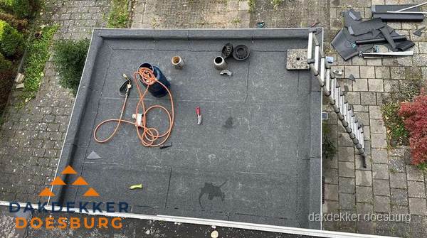 Plat dak met nieuwe bitumen bedekking in Doesburg Plat dak met nieuwe bitumen bedekking in Doesburg