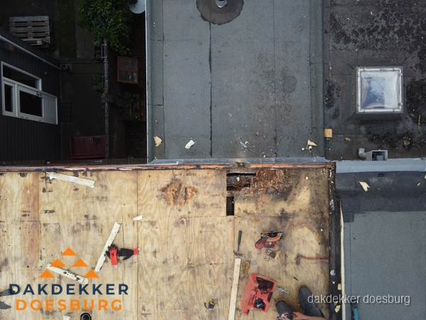 Dakschade en renovatie plat dak vanuit de lucht in Doesburg Dakschade en renovatie plat dak vanuit de lucht in Doesburg